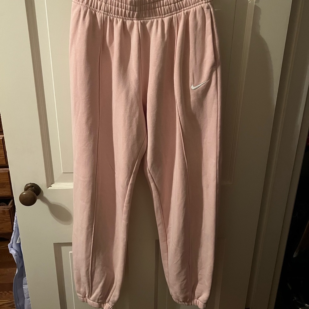 Nike Essentials Fleece Sweatpants